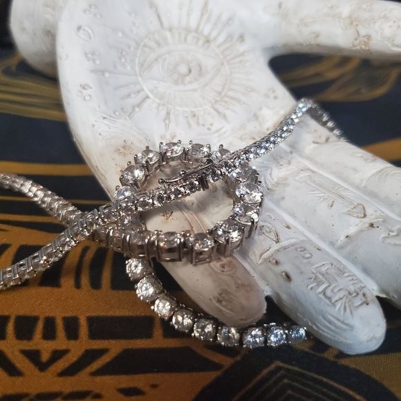 VINTAGE Absolutely gorgeous full cubic zirconia necklace, unique clasp with case - Picture 5 of 8